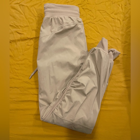 Lululemon beyond the studio high rise 7/8 - Picture 4 of 4